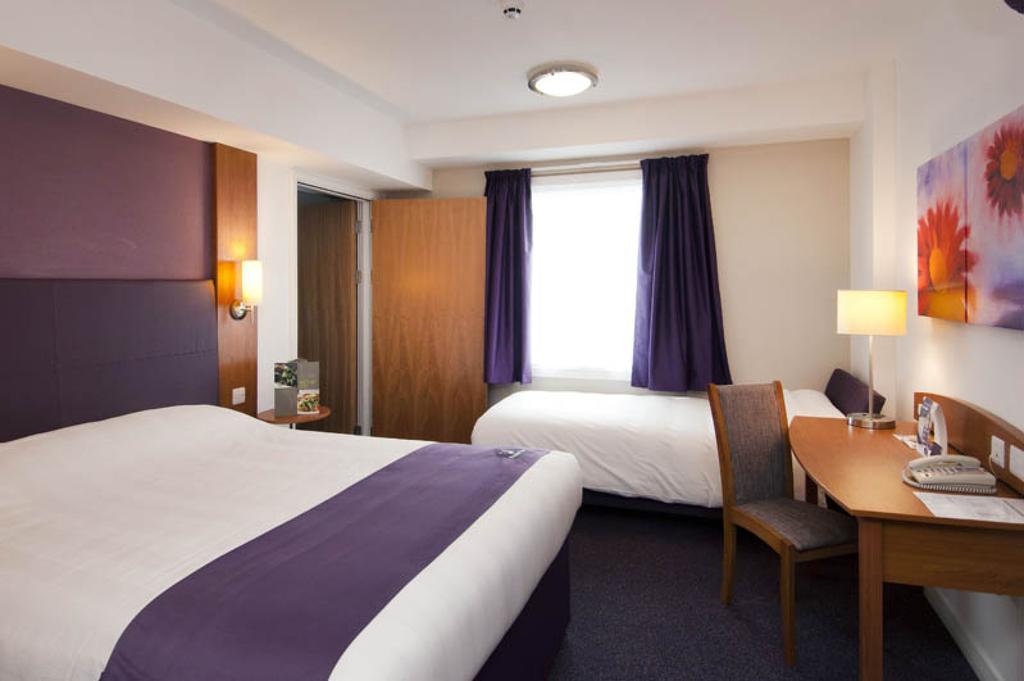 Premier Inn Edinburgh Central Ruang foto