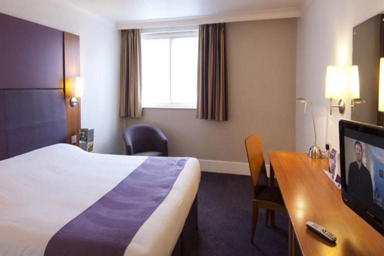 Premier Inn Edinburgh Central Bagian luar foto