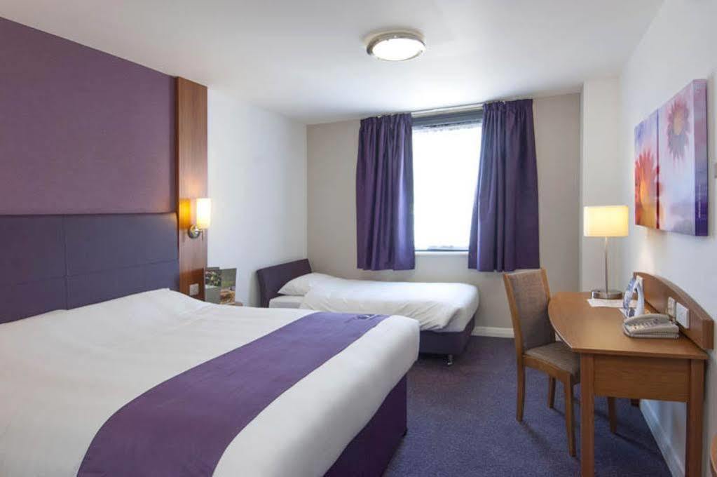 Premier Inn Edinburgh Central Bagian luar foto